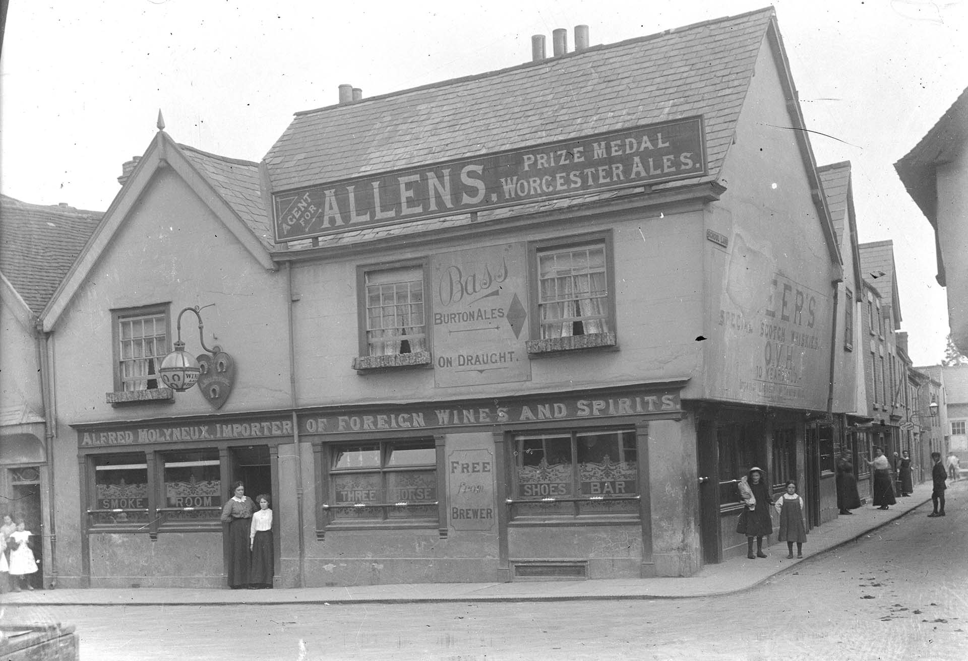 The three horseshoes pub building